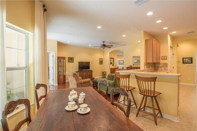 Eat-in Kitchen & Breakfast Bar