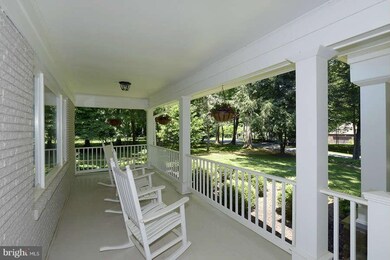 8536 Horseshoe Ln, Potomac, MD 20854 - photo 3