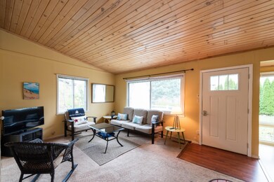 01_310NBerrienst_165_LivingRoom_HiRes