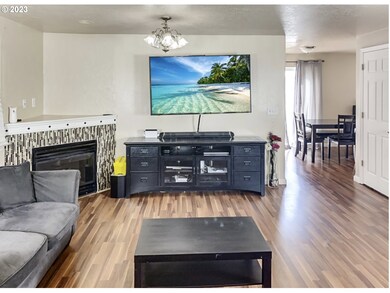 Living Room/Dining Room