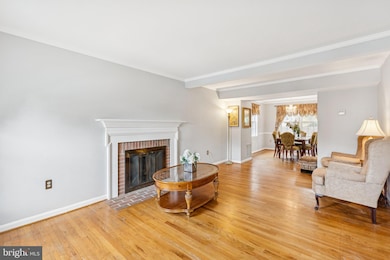 7029 Bradwood Ct, Springfield, VA 22151 - photo 4