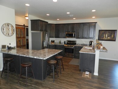 Gourmet kitchen