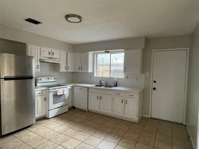 10106 Heather Hill Dr, Houston, TX 77086 - photo 3