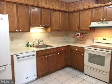 34 Appledowre Ct, Germantown, MD 20876 - photo 2