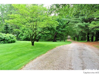 212 Carobeth Dr, Jacksonville, IL 62650 - photo 2