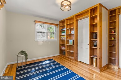 3904 Whispering Ln, Falls Church, VA 22041 - photo 7