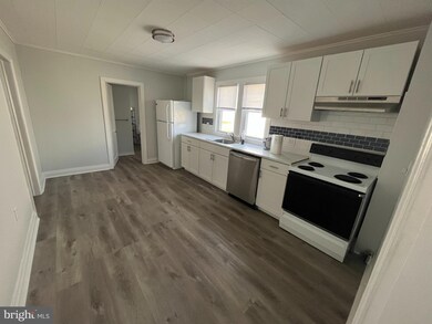 513 Center St unit FRONT, Pottstown, PA 19464 - photo 4