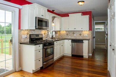 318 Roosevelt St, Exeter, PA 18643 - photo 6