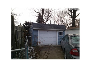 1 1/2 Car Garage w/ opener