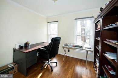 12216 Lake James Dr, Herndon, VA 20171 - photo 3