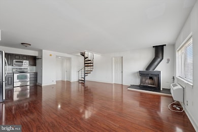 200 10 Lombard St unit 804, Philadelphia, PA 19147 - photo 6