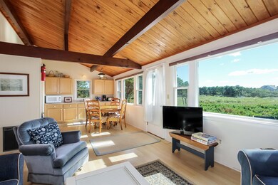 006-photo-dining-room-6439607