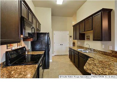 Kitchen (additional view)