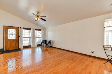 1605 Sacramento Dr, Carpentersville, IL 60110 - photo 5