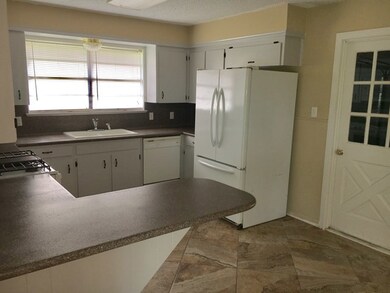 946 Mulberry Ln, Brazoria, TX 77422 - photo 6