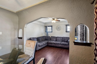 6-web-or-mls-N 40th St-S2810-006