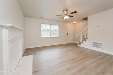 7218 Ashford Glen Dr, Knoxville, TN 37918 - photo 3