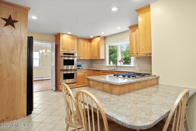 Eat-In Kitchen
