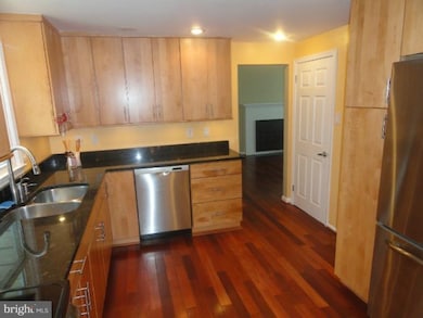 12614 Pinecrest Rd, Herndon, VA 20171 - photo 3