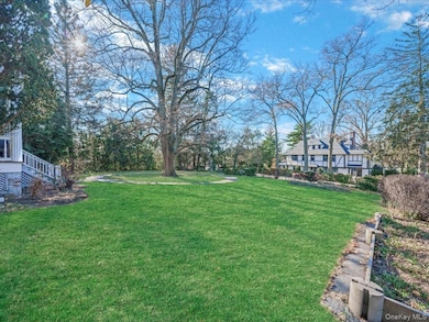 29 Center Dr, Douglaston, NY 11363 - photo 5