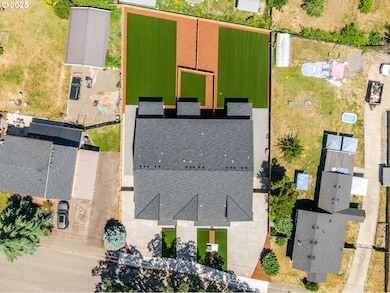 619 E Heintz St, Molalla, OR 97038 - photo 4