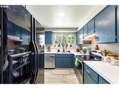 337 S Grove Ln, Sutherlin, OR 97479 - photo 5