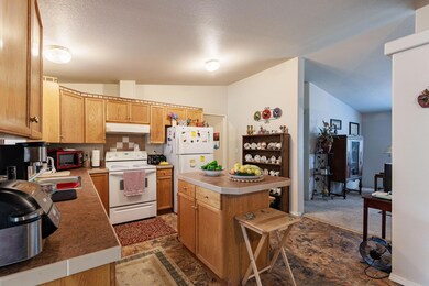 2040 Robertson Bridge Rd, Grants Pass, OR 97526 - photo 5