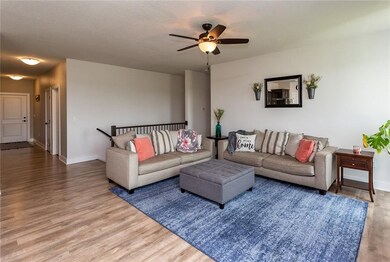 9804 Marnewood Dr, Johnston, IA 50131 - photo 6