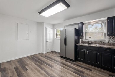 Updated Kitchen with New Flooring & Stainless Stee