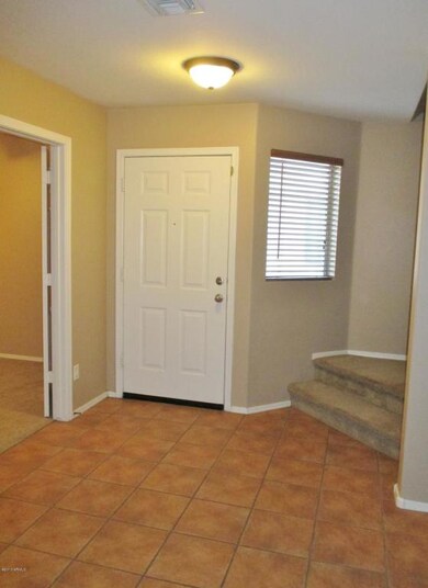 03 Interior Entrance