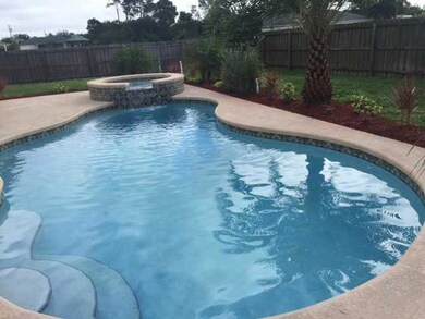 Swimming Pool/Hot Tub/Sauna.