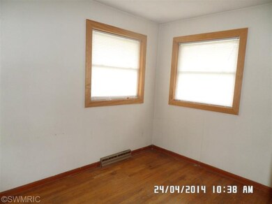 215 Locust St W, Three Oaks, MI 49128 - photo 2