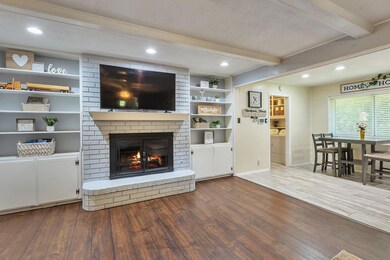 913 Circle Ln, Bedford, TX 76022 - photo 6