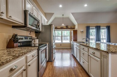 1314 Prairie Ave, Cleburne, TX 76033 - photo 5