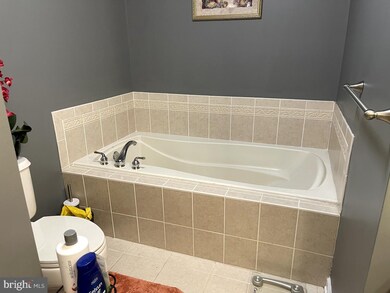 149 Chancellor Dr, Woodbury, NJ 08096 - photo 4