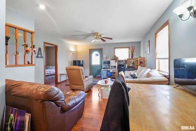 1109 E Reeves St, Marion, IL 62959 - photo 7