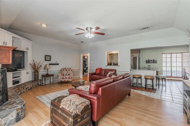 5806 Crestwood Cir E, North Richland Hills, TX 76180 - photo 6