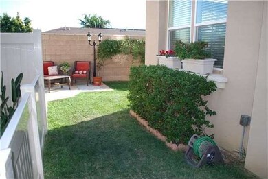 Beatiful Green Yard at Entrance