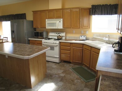 26920 N Kitty Hawk Ln, Paulden, AZ 86334 - photo 7