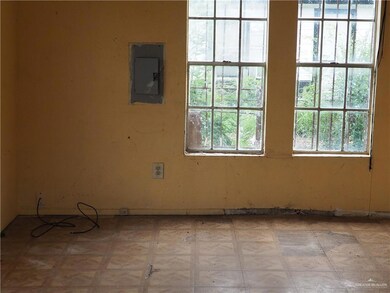 503 N Flag St, Pharr, TX 78577 - photo 2