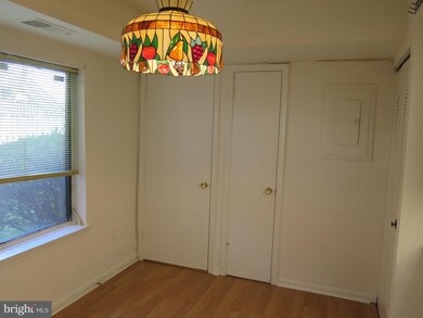 10214 Bushman Dr unit 103, Oakton, VA 22124 - photo 4