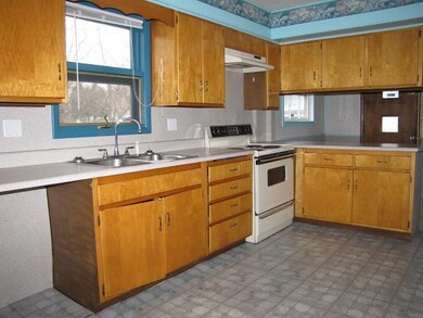 401 Wenzel St, Sturgis, MI 49091 - photo 4