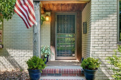 1307 E Catalpa St-7