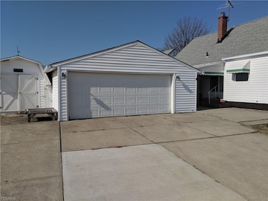860 E 305th St, Willowick, OH 44095 - photo 4