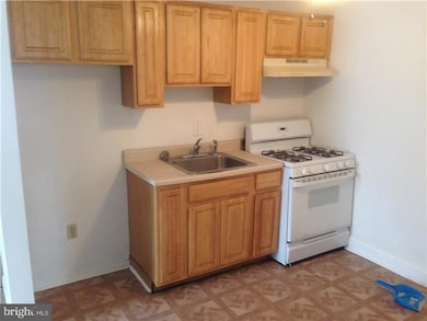 96 Mckinley Ave unit 1ST FL, Lansdowne, PA 19050 - photo 3