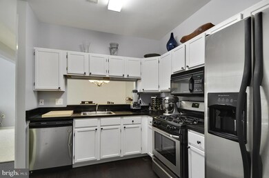 9116 Groffs Mill Dr unit 9116, Owings Mills, MD 21117 - photo 7