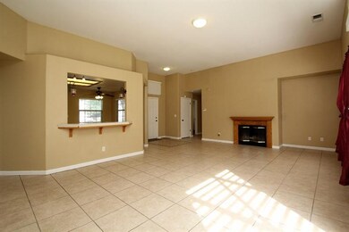 122 N Cypress Ave, Fresno, CA 93727 - photo 7