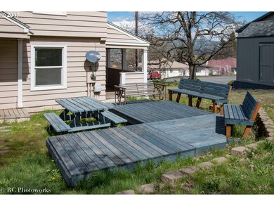 916 E 16th Place, the Dalles, OR 97058 - photo 5