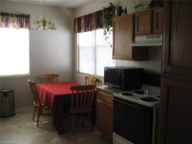 8857 Ashlyn Ct unit 15B, Olmsted Falls, OH 44138 - photo 4