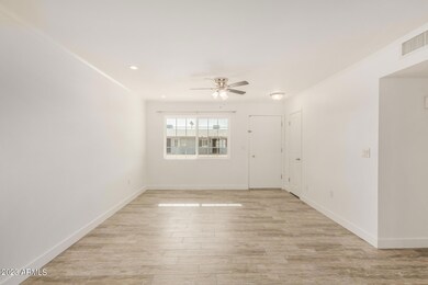 13870 N Newcastle Dr, Sun City, AZ 85351 - photo 5